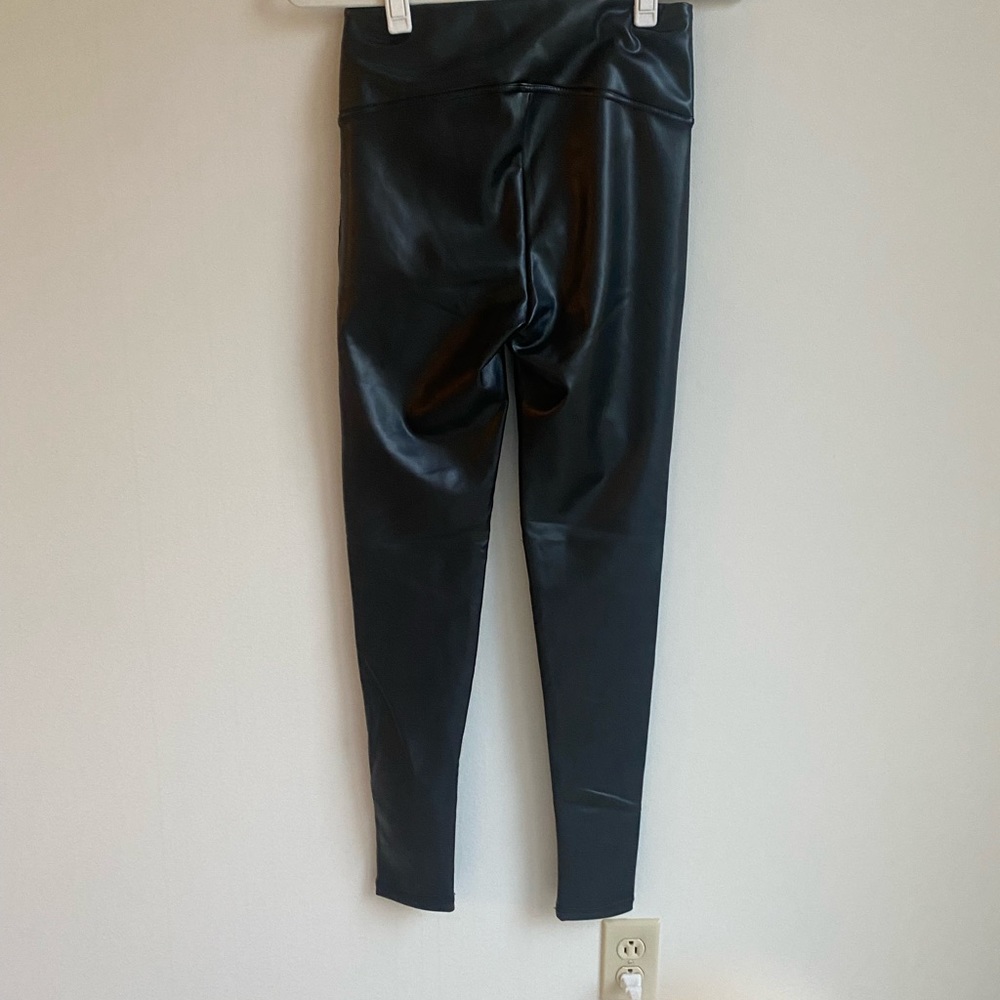 Seven7 Sculpted Legging, faux leather.